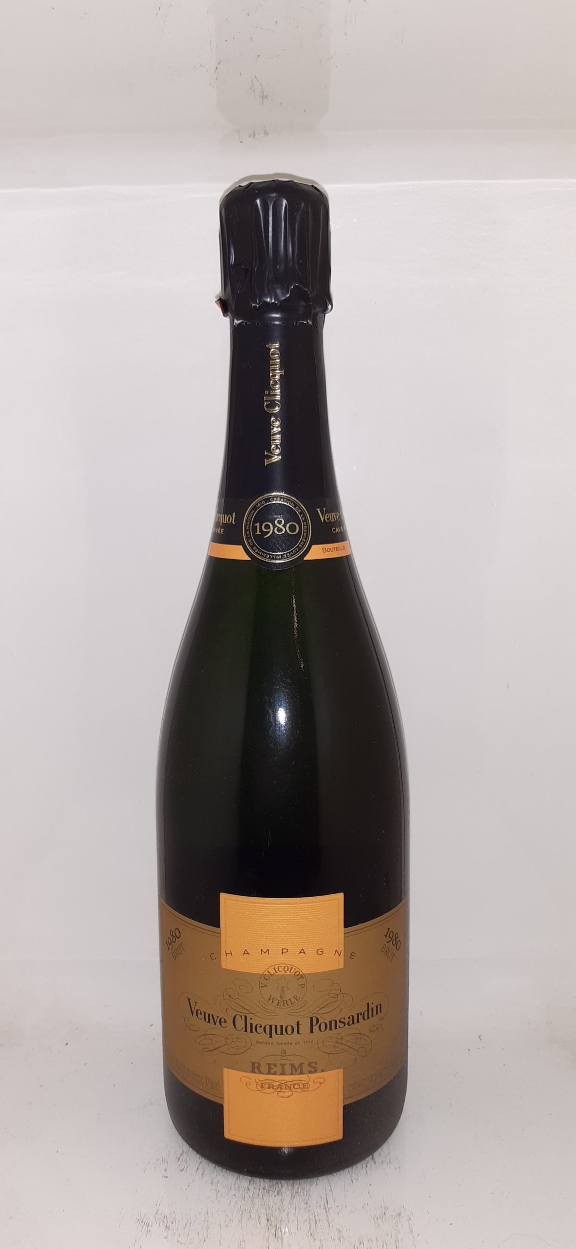 Champagne Veuve Clicquot Cave Privé Vintage 1980 - Vins Rouges Harmonieux pour Chaque Occasion Champagne Veuve Clicquot Cave Privé Vintage 1980 - Vins Rouges Harmonieux pour Chaque Occasion