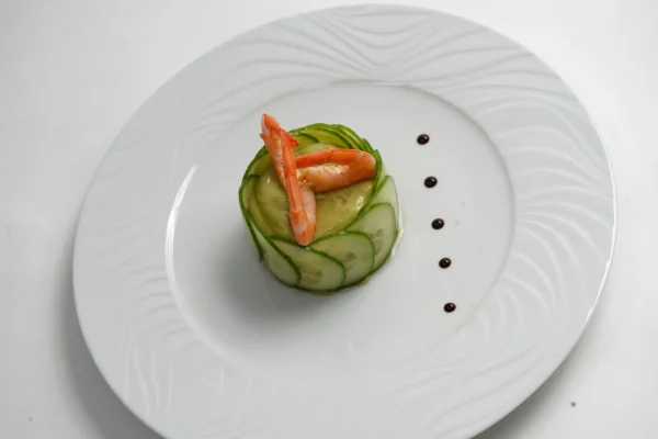 Charlotte d&rsquo;avocat aux agrumes et crevettes roses – la part - Vins Rouges Harmonieux pour Chaque Occasion