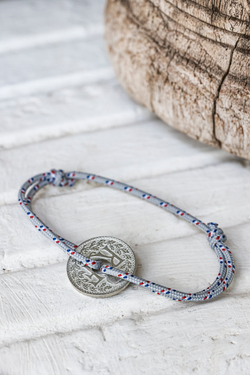 Bracelet – Le Navigateur Gris - Vins Rouges Harmonieux pour Chaque Occasion Bracelet – Le Navigateur Gris - Vins Rouges Harmonieux pour Chaque Occasion
