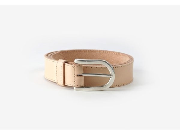 Ceinture cuir nude, boucle fer à cheval – 8029 Choisir - Vins Rouges Harmonieux pour Chaque Occasion