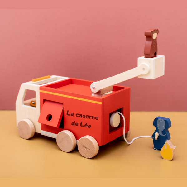 Camion de pompier en bois - Vins Rouges Harmonieux pour Chaque Occasion