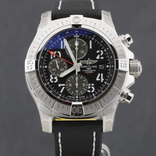 Breitling Avenger Chronograph Gmt 45 Black Dial Leather Full set | UNWORN | 12/2025 - Vins Rouges Harmonieux pour Chaque Occasion