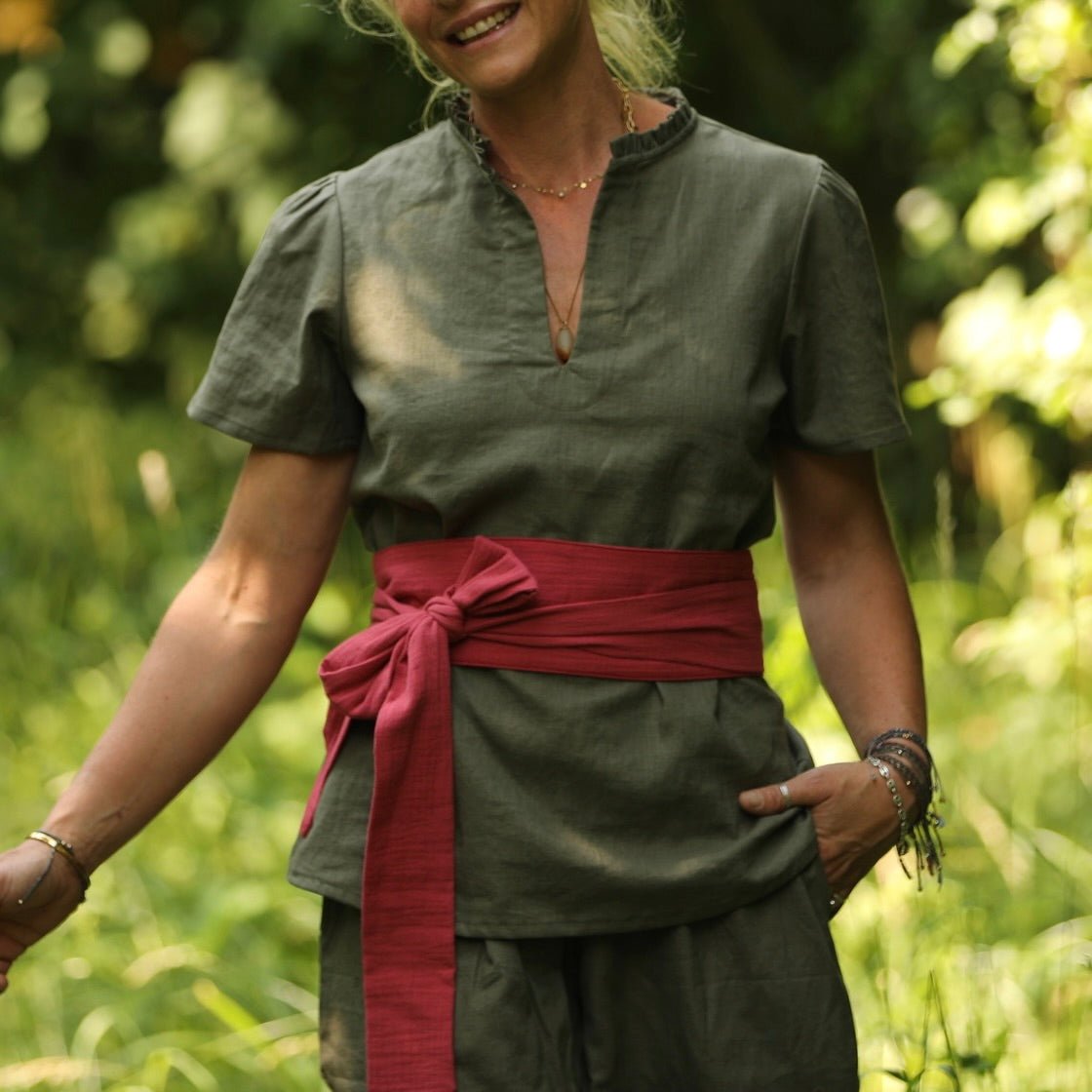 Blouse Ernestine lin kaki - Vins Rouges Harmonieux pour Chaque Occasion Blouse Ernestine lin kaki - Vins Rouges Harmonieux pour Chaque Occasion