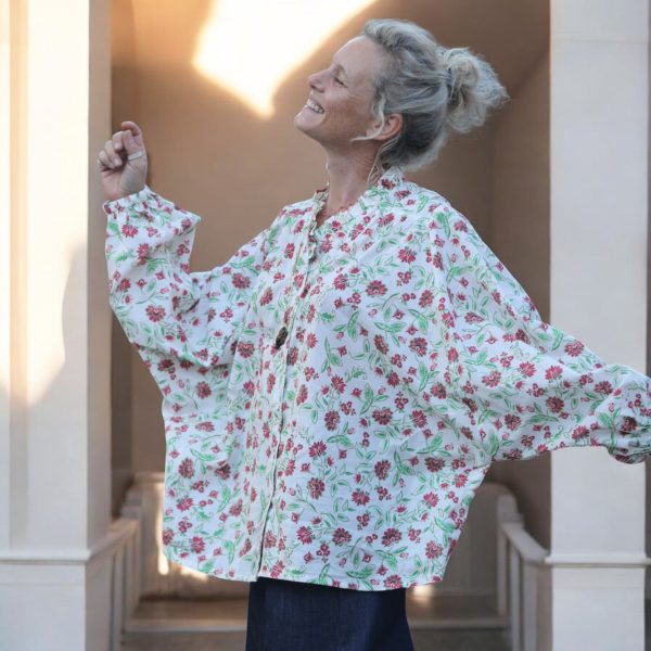Blouse Miléna – voile de coton Roses “Amnesia” - Vins Rouges Harmonieux pour Chaque Occasion