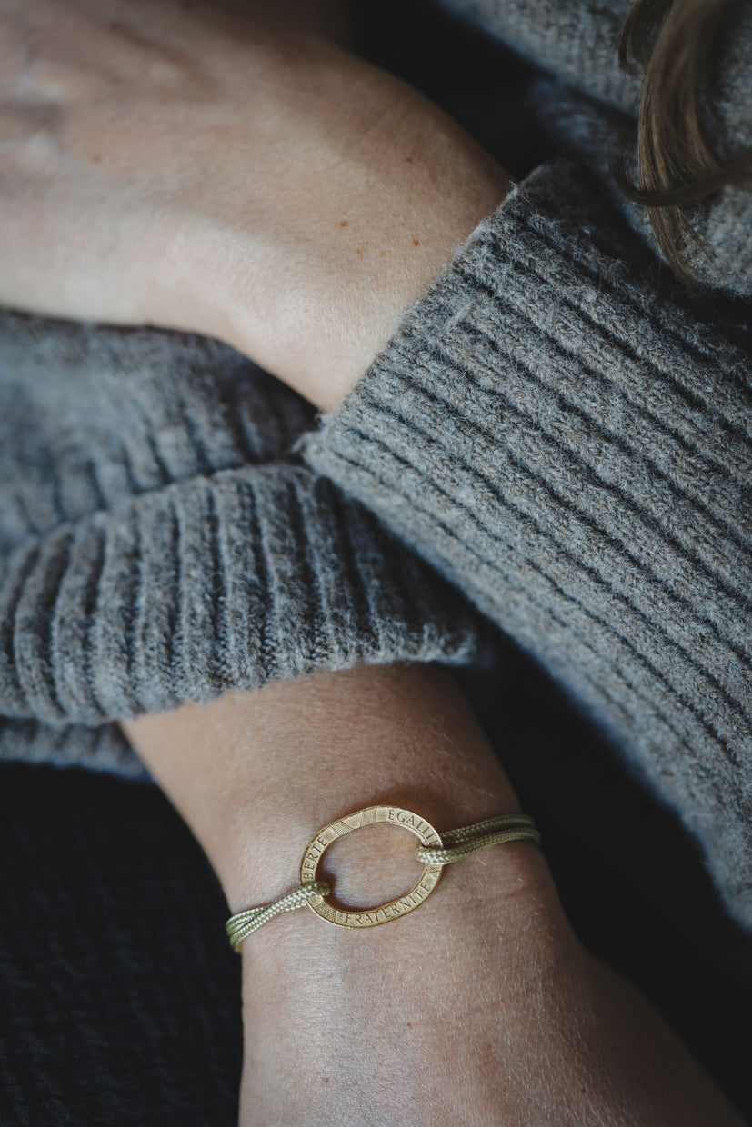 Bracelet – Le Bastille Or - Vins Rouges Harmonieux pour Chaque Occasion Bracelet – Le Bastille Or - Vins Rouges Harmonieux pour Chaque Occasion